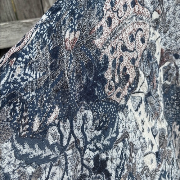 💝7 for $21 / Blue and Cream Floral Cover Up with Flare Sleeves - Picture 13 of 16